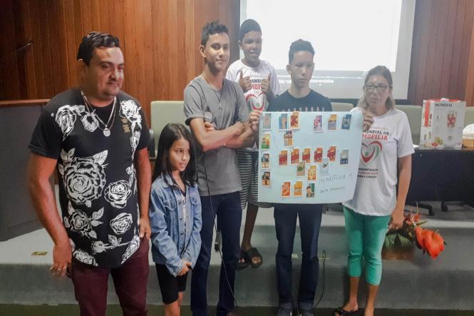 Nesta quarta-feira (17), a Fundação Centro de Hemoterapia e Hematologia (Hemopa) promoveu evento de educação em saúde comemorativo ao Dia Mundial da Hemofilia com o tema “Conscientização: o primeiro passo para o cuidado”. O evento aconteceu de 8h30 às 12h, no auditório da sede do Hemocentro, em Belém, onde os pacientes e familiares foram acolhidos pela equipe multidisciplinar.

FOTO: DIVULGAÇÃO
DATA: 17.04.2019
BELÉM - PARÁ <div class='credito_fotos'>Foto: Divulgação   |   <a href='/midias/2019/originais/435ea7aa-24aa-4636-9076-430917b70e68.jpg' download><i class='fa-solid fa-download'></i> Download</a></div>