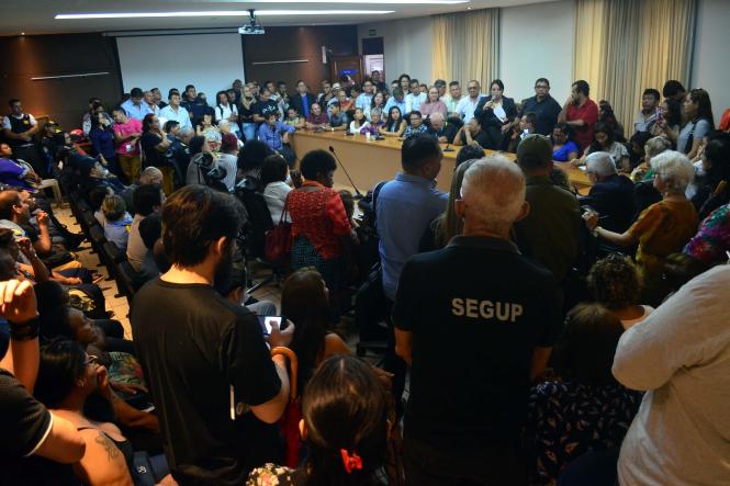 Mais de 150 líderes comunitários e representantes dos Conselhos Comunitários de Segurança Pública (Conseg’s) de Belém, Região Metropolitana e interior do Estado participaram, na tarde desta terça-feira (8), do “I Encontro Comunitário de Segurança 2019”, realizado pela Secretaria de Estado de Segurança Pública e Defesa Social (Segup), por meio da Diretoria de Prevenção Social da Violência e Criminalidade (Diprev). O evento teve como objetivo discutir e avaliar os trabalhos que já vêm sendo feitos pela Secretaria, bem como as novas medidas a serem adotadas, além de abrir o diálogo entre os novos gestores e a comunidade.

FOTO: ELIELSON MODESTO / ASCOM SEGUP
DATA: 09.01.2019
BELÉM - PARÁ <div class='credito_fotos'>Foto: Elielson Modesto / Ascom Segup   |   <a href='/midias/2019/originais/439821e4-0df6-4168-9e9a-53a0563f16e7.jpg' download><i class='fa-solid fa-download'></i> Download</a></div>