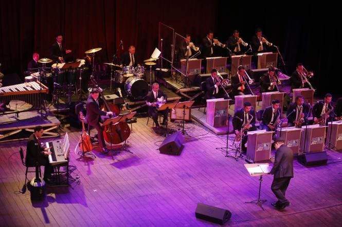 Com apenas 06 anos, a menina Ana Clara escolheu esta quarta-feira (13) para entrar, pela primeira vez, em um teatro. E a escolha não poderia ser mais significativa. Ana foi conhecer o Teatro Margarida Schivasappa, instalado no Centur, quando a casa de espetáculos completou 32 anos de funcionamento. Tímida, mas curiosa, a menina ansiava por uma experiência "legal".

FOTO: ASCOM / SECULT
DATA: 14.03.2019
BELÉM - PA <div class='credito_fotos'>Foto: ASCOM / SECULT   |   <a href='/midias/2019/originais/43a520f3-103b-4a72-b82c-f052dff40920.jpg' download><i class='fa-solid fa-download'></i> Download</a></div>