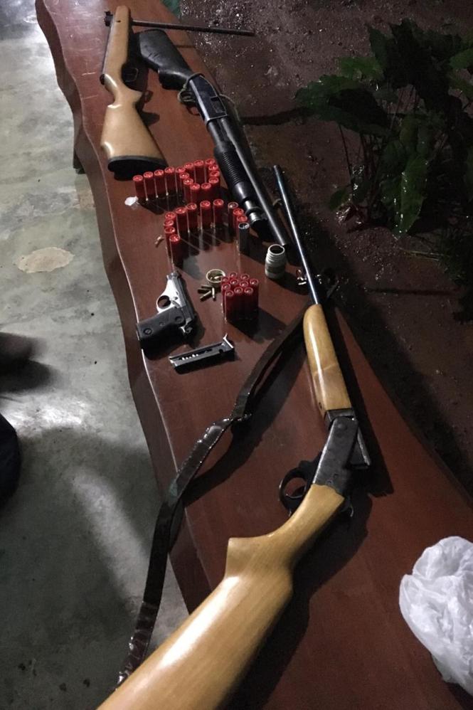 Nesta quarta-feira (27), a Operação Dionísio, realizada pela Polícia Civil do Pará, resultou na prisão de 10 pessoas no interior do Estado, nos municípios de Altamira (oeste paraense), com cinco presos; Redenção (no sudeste), três presos; Óbidos (no oeste), um preso, e Santo Antônio do Tauá (no nordeste), também com um preso. Eles respondem pelos crimes de tráfico de drogas, associação para o tráfico, porte ilegal de armas de fogo, homicídio e estupro.

FOTO: ASCOM / POLICIA CIVIL
DATA: 28.02.2019
BELÉM - PARÁ <div class='credito_fotos'>Foto: Divulgação / Policia Civil - Pará   |   <a href='/midias/2019/originais/43ac4183-bab8-42a9-bd30-8f28fbdf584c.jpg' download><i class='fa-solid fa-download'></i> Download</a></div>