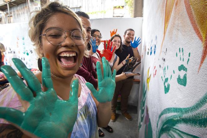 Ações do trote solidário de calouros 2019 dos cursos do centro de Ciências Sociais e Educação. As ações ocorreram na Escola Estadual Astério de Campos e Na Unidade Pedagócical São José, no bairro da Sacramenta.  



FOTO: NAILANA THIELY

DATA: 29.03.19

BELÉM-PARÁ <div class='credito_fotos'>Foto: Nailana Thiely / Ascom Uepa   |   <a href='/midias/2019/originais/43bdcdf0-0c30-4a21-a7de-e023bf4b6f0b.jpg' download><i class='fa-solid fa-download'></i> Download</a></div>