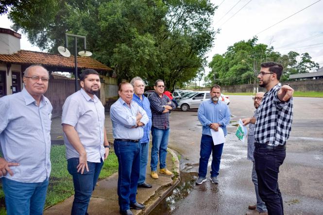 “Estamos aqui para ouvir, oferecer suporte e implementar as melhorias necessárias em diversos aspectos nas áreas dos Distritos Industriais do Pará”, declarou o presidente da Companhia de Desenvolvimento Econômico do Pará (Codec), Lutfala Bitar, nesta quinta-feira, 28, durante visita ao Distrito Industrial de Icoaraci, localizado na região metropolitana de Belém (RMB).

FOTO: ASCOM / CODEC
DATA: 03.03.2019
BELÉM - PA <div class='credito_fotos'>Foto: ASCOM / CODEC   |   <a href='/midias/2019/originais/44192542-77ba-4fb1-8c8b-a1b11e838258.jpg' download><i class='fa-solid fa-download'></i> Download</a></div>