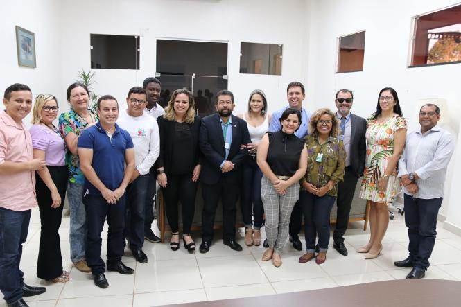 Durante esta semana, o comitê gestor do Plano de Desenvolvimento Regional Sustentável do Xingu (PDRSX) se reuniu, em Altamira, para tratar sobre a criação de políticas que auxiliem na redução das desigualdades regionais, por meio da criação de planos estratégicos para desenvolvimento da mesorregião do Xingu. Participaram da reunião do comitê, o secretário Regional de Governo, Henderson Pinto, o ministro da secretaria de governo e representantes das prefeituras envolvidas.

FOTO: DIVULGAÇÃO / Marth Uchôa
DATA: 14.03.2019
XINGÚ - PARÁ <div class='credito_fotos'>Foto: Divulgação / Marth Uchôa   |   <a href='/midias/2019/originais/4471767f-4ab6-411d-948b-8166f45e068a.jpg' download><i class='fa-solid fa-download'></i> Download</a></div>
