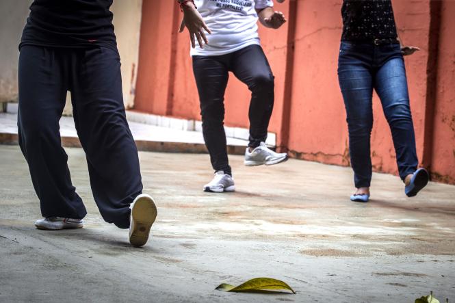 Aulas de Tai Chi Chuan, ministradas pela professora chinesa voluntária, Yang Xiaolei, na sede do Instituto Confúcio, em parceria com a Uepa, em Belém.

FOTO: NAILANA THIELY
DATA: 22.03.2019
BELÉM-PARÁ <div class='credito_fotos'>Foto: Nailana Thiely / Ascom Uepa   |   <a href='/midias/2019/originais/44734535-ef1b-4a67-b871-128f60de2578.jpg' download><i class='fa-solid fa-download'></i> Download</a></div>