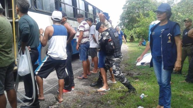 PM intensifica policiamento em Salinas, Bragança e Mosqueiro com reforço na Operação ‘Carnaval 2019’

FOTO: ASCOM/POLICIA MILITAR
DATA: 04.03.2019
BELÉM - PARÁ <div class='credito_fotos'>Foto: Ascom Polícia Militar   |   <a href='/midias/2019/originais/44a8336a-a4e3-45cd-acec-9dad694f5e97.jpg' download><i class='fa-solid fa-download'></i> Download</a></div>