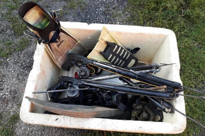 Em apenas 6 dias de fiscalização ambiental na região do mosaico Lago de Tucuruí já foram apreendidos mais de 5 toneladas de pescado; 6.250 metros de malhadeiras irregulares; 8 armas de fogo; 27 arpões; pássaros; e caças, como tatu e capivara. As ações fazem parte do planejamento para o período de defeso da pesca comercial na região, que começou dia 1º de novembro e vai até 28 de fevereiro.

FOTO: ASCOM IDEFLOR
DATA: 12.02.2019
TUCURUÍ - PARÁ <div class='credito_fotos'>Foto: Ascom Ideflor   |   <a href='/midias/2019/originais/456386cf-401c-4cc0-bc95-afca0436d0c3.jpg' download><i class='fa-solid fa-download'></i> Download</a></div>