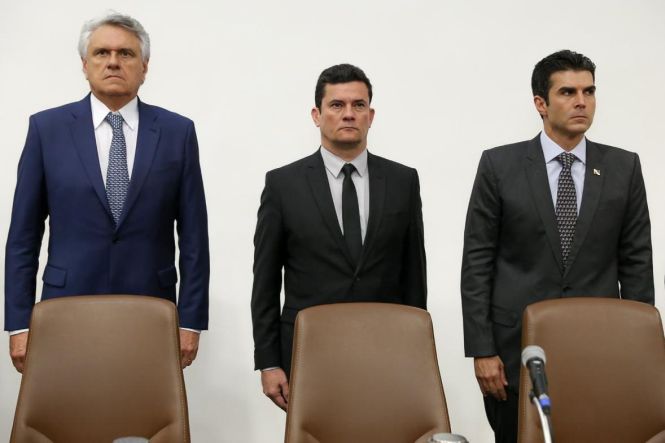 O município de Ananindeua, na região metropolitana de Belém, foi um dos cinco selecionados no Brasil para receber a implementação de um projeto piloto, realizado pelo Ministério da Justiça, na área da segurança pública e promoção social. O anúncio foi feito, na manhã desta quarta-feira (15), pelo governador Helder Barbalho, durante o lançamento do Programa Nacional de Enfrentamento à Criminalidade Violenta que acontece em Brasília (DF).

FOTO: JAILSON SAM / DIVULGAÇÃO
DATA: 15.05.2019
BRASÍLIA - DF <div class='credito_fotos'>Foto: Jailson Sam / Divulgação   |   <a href='/midias/2019/originais/45d08763-1805-4937-9397-d91f87fe4da8.jpg' download><i class='fa-solid fa-download'></i> Download</a></div>