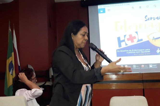 O hospital Ophir Loyola encerra nesta sexta-feira (17) a programação pela 80ª Semana Brasileira de Enfermagem (SBEn). Este ano, o tema central “Os desafios da enfermagem para uma prática com equidade”, promove uma reflexão sobre o direito universal à saúde e a atuação profissional, que abrange a justiça social e a promoção da igualdade na assistência a grupos sociais heterogêneos, considerando as diferenças de classe, gênero, geração, raça/etnia e cultura, dentre outros aspectos.
Regina Coeli _ABEn.

FOTO: ASCOM / OPHIR LOYOLA
DATA: 17.05.2019
BELÉM - PARÁ <div class='credito_fotos'>Foto: ASCOM / OPHIR LOYOLA   |   <a href='/midias/2019/originais/45efa0f3-55e5-4384-b82c-239baf1c23e3.jpg' download><i class='fa-solid fa-download'></i> Download</a></div>