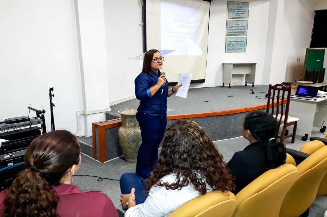 Cerca de 60 funcionários do Laboratório Central do Estado (Lacen-PA) participaram, na última terça-feira (19), da palestra “Acidente de Trabalho com Perfurocortante e Produtos Químicos”, proferida pelo médico do Trabalho Benones Carvalho, que é presidente da Sociedade Paraense de Medicina do Trabalho.

FOTO: ASCOM / SESPA
DATA: 22.02.2019
BELÉM - PA <div class='credito_fotos'>Foto: ASCOM / SESPA   |   <a href='/midias/2019/originais/46dc455a-4efd-4acf-bf86-dcbb25e20121.jpg' download><i class='fa-solid fa-download'></i> Download</a></div>