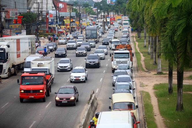 Excepcionalmente, será permitida a circulação de veículos, durante os horários de restrição, a caminhões que estejam previamente cadastrados mediante Autorização Especial de Trânsito para Caminhões (AETC), a ser requerida junto ao Departamento de Trânsito do Estado do Pará (Detran/PA).

FOTO: MAYCON NUNES / AGÊNCIA PARÁ
DATA: 01.02.2019
BELÉM - PARÁ <div class='credito_fotos'>Foto: Maycon Nunes / Ag. Pará   |   <a href='/midias/2019/originais/470d55c2-6f6f-43a1-ae10-d45d0b5f08dd.jpg' download><i class='fa-solid fa-download'></i> Download</a></div>