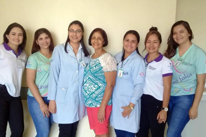 O Grupo de Trabalho Humanização (GTH) da Unidade de Alta Complexidade em Oncologia Dr. Vítor Moutinho (Unacon), em Tucuruí, sudeste paraense, Tucuruí, entregou à coordenadora da “Casa de Apoio Noêmia de Souza Lima”, alimentos não perecíveis que foram arrecadados durante todo o mês de dezembro. O espaço abriga e ajuda pessoas carentes, acolhendo pacientes e acompanhantes de outras cidades atendidas pela Unacon e Hospital Regional de Tucuruí.

FOTO: ASCOM UNACON
DATA: 22.01.2019
TUCURUÍ - PARÁ <div class='credito_fotos'>Foto: Ascom Unacon   |   <a href='/midias/2019/originais/472e947e-02ca-41e1-9450-eb3134e32622.jpg' download><i class='fa-solid fa-download'></i> Download</a></div>