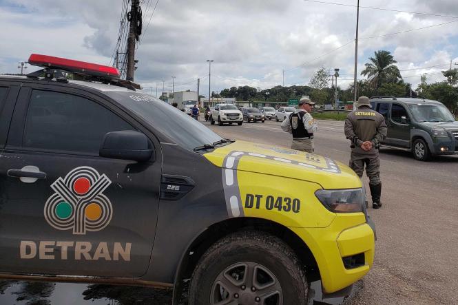 Nesta sexta-feira (08) encerra o prazo o para pagamento, sem multa, do licenciamento anual de veículos com placas finalizadas em 41, 51 e 61. Segundo o Departamento de Trânsito do Estado (Detran), o Pará atualmente conta com uma frota total de 2.014.147. A maior parte destes veículos está concentrada nos municípios de Belém, Ananindeua, Marabá e Santarém.

FOTO: ARQUIVO AGÊNCIA PARÁ
DATA: 07.03.2019
BELÉM - PA <div class='credito_fotos'>Foto: Arquivo Agência Pará   |   <a href='/midias/2019/originais/47d4055c-712e-4c6c-96ef-8397644bba67.jpg' download><i class='fa-solid fa-download'></i> Download</a></div>