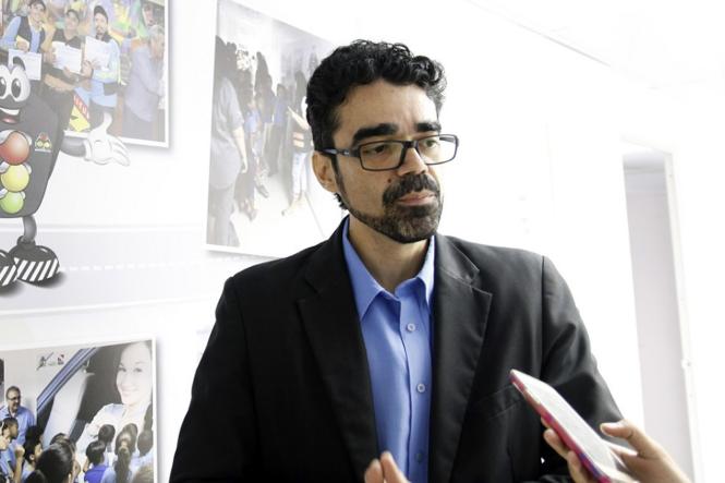 Trânsito é visão, então sinalizar um acidente de trânsito ou um local onde o carro sofre uma pane é algo fundamental para garantir a segurança das pessoas que esperam o socorro chegar e os condutores que passam na via. Em 2018, segundo dados do Departamento de Trânsito do Estado (Detran-PA), 26 pessoas foram autuadas por não sinalizar corretamente a via. O número de infrações é baixo, porém o registro dessas situações são comuns.

FOTO: ASDECOM / DETRAN PA
DATA: 19.02.2019
BELÉM - PA <div class='credito_fotos'>Foto: ASDECOM / DETRAN   |   <a href='/midias/2019/originais/48d13ca3-d220-4997-9d4b-377e1e5fdaf3.jpg' download><i class='fa-solid fa-download'></i> Download</a></div>