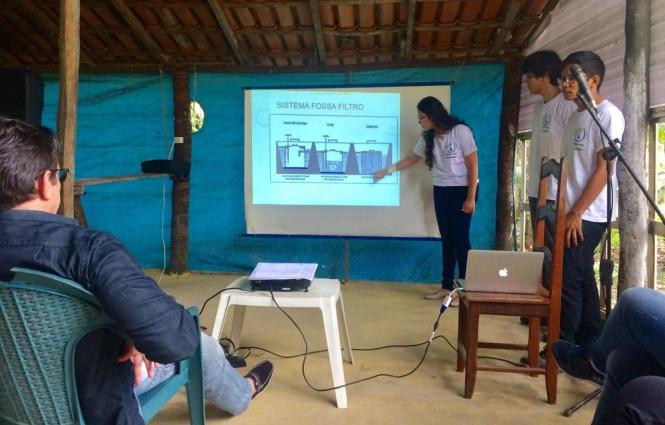 A Universidade do Estado do Pará (Uepa) entregou dois sistemas de tratamento de esgoto na comunidade Barreirão, no município de Castanhal. As estações alternativas, compostas por tanque séptico, filtro anaeróbio e sumidouro, reduzem em 80% a contaminação por matéria orgânica no solo e nos lençóis freáticos. 

FOTO: DIVULGAÇÃO
BELÉM - PARÁ
DATA: 24.01.2019

 <div class='credito_fotos'>Foto: Divulgação   |   <a href='/midias/2019/originais/48d6f312-82f0-4bbe-b14f-4162abebc182.jpg' download><i class='fa-solid fa-download'></i> Download</a></div>