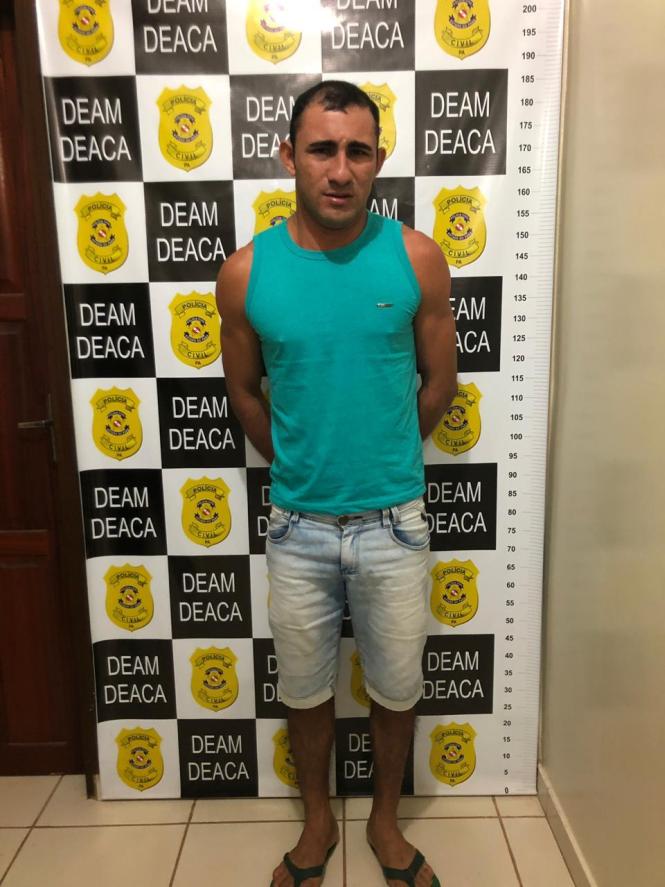 A Polícia Civil do Pará deflagrou hoje a operação Hera para dar cumprimento a mandados de prisão decretados pela Justiça contra indiciados por violência doméstica contra a mulher no interior do Pará. Sob coordenação da Diretoria de Polícia do Interior (DPI), a operação foi iniciada por volta de 6 horas da manhã, de forma simultânea, pelas 15 Delegacias da Mulher (DEAMs) no Interior do Estado. Ao todo, 29 prisões foram efetuadas ao longo do dia.

FOTO : DIVULGAÇÃO POLICIA CIVIL - PARÁ
DATA: 25.01.2019 <div class='credito_fotos'>Foto: Divulgação / Policia Civil - Pará   |   <a href='/midias/2019/originais/49186e00-6050-4a2f-bb50-9e84d8001bdd.jpg' download><i class='fa-solid fa-download'></i> Download</a></div>