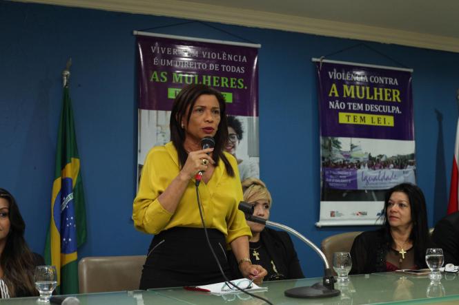 O Governo do Estado, por meio da Secretaria de Justiça e Direitos Humanos, abriu a programação alusiva ao Dia da Mulher no Estado, com um seminário sobre feminicídio, no Fórum Cível de Belém, na manhã de hoje (1º).

FOTO: WAGNER ALMEIDA / ASCOM SEJUDH
DATA: 01.03.2019
BELÉM - PA <div class='credito_fotos'>Foto: Wagner Almeida/ Ascom Sejudh   |   <a href='/midias/2019/originais/49b5cf1e-6aed-437d-adb0-a03c8abbc865.jpg' download><i class='fa-solid fa-download'></i> Download</a></div>