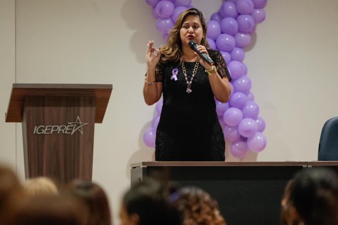 Gestões dos 144 municípios paraenses já estão convocadas a mobilizar mulheres adultas para a adesão ao exame preventivo a fim de detectar, o quanto antes, lesões que podem se transformar num câncer de colo de útero. Essa orientação é o mote da campanha “Março Lilás por todo o Pará”, que a Secretaria de Estado de Saúde Pública (Sespa) acaba de lançar a fim de combater a principal causa de morte por câncer de mulheres no Pará e como parte da programação do governo do Estado, em alusão ao mês da mulher.

FOTO: RICARDO AMANJÁS / AGÊNCIA PARÁ
DATA: 12.03.2019
BELÉM - PA <div class='credito_fotos'>Foto: Ricardo Amanajás / Ag. Pará   |   <a href='/midias/2019/originais/49efd14f-34e8-48c6-950e-67ade68bddd1.jpg' download><i class='fa-solid fa-download'></i> Download</a></div>