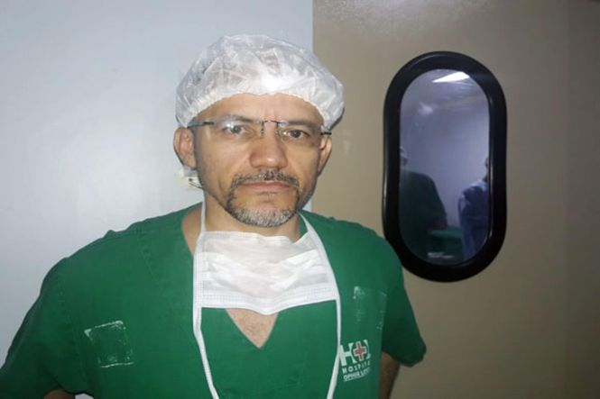 Jhonata da Silva nasceu com uma malformação cerebral e, desde os seis anos, sofria seis crises epilépticas por dia na casa onde vive com a família em Boa Vista do Cuçari, localizada no município de Prainha, no oeste do Pará. Também as quedas constantes e a perda da força associada à dificuldade para a realização das atividades diárias impediram que ele estudasse e trabalhasse. Nem mesmo as quatro medicações tomadas diariamente garantiram a rotina comum de um jovem de 26 anos. A esperança de ter qualidade vida surgiu com a calosotomia, metodologia cirúrgica realizada pela primeira vez no Pará na última segunda-feira (22), no Hospital Ophir Loyola (HOL), em Belém.
Francinaldo Gomes.

FOTO: ASCOM / OPHIR LOYOLA
DATA: 24.04.2019
BELÉM - PARÁ <div class='credito_fotos'>Foto: ASCOM / OPHIR LOYOLA   |   <a href='/midias/2019/originais/4a7600b5-b337-42e6-81a1-ddaa850a45b5.jpg' download><i class='fa-solid fa-download'></i> Download</a></div>