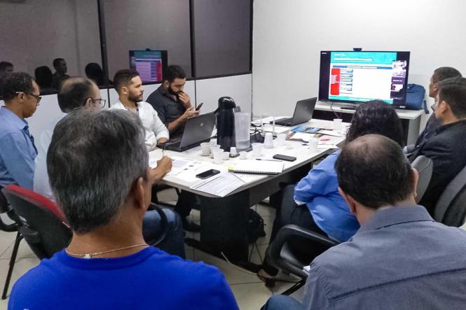 A Sedeme mobilizou os 17 órgãos e entidades que integram o Fórum das Micros e Pequenas Empresas do Pará (Femepe), e acompanhou por meio de videoconferência, na sede da Secretaria, em Belém, a 1ª Reunião Ordinária do Fórum Nacional das Microempresas e Empresas de Pequeno Porte (FPMPE), realizada em Brasília, pela Secretaria de Desenvolvimento da Micro e Pequena Empresa, Empreendedorismo e Artesanato, uma das sete secretarias especiais que agora compõe o Ministério da Economia, que por sua vez, reúne os antigos Ministérios da Fazenda, do Planejamento e da Indústria, Comércio Exterior e Serviços, além de absorver boa parte das funções do Ministério do Trabalho.

FOTO: VALÉRIA NASCIMENTO / ASCOM SEDEME
DATA: 28.02.2019
BELÉM - PA <div class='credito_fotos'>Foto: VALÉRIA NASCIMENTO / ASCOM SEDEME   |   <a href='/midias/2019/originais/4aa9f974-b1c1-4ab2-ad90-324957765fda.jpg' download><i class='fa-solid fa-download'></i> Download</a></div>