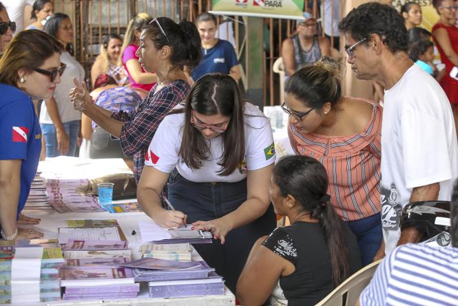 A Secretária de Saúde do Estado do Pará realizou, na manhã deste sábado (16), um evento voltado à comunidade do bairro da Terra Firme, em Belém. A ação social fez parte da programação da campanha Março Lilás, promovida pela Sespa durante este mês, no intuito de conscientizar mulheres sobre a prevenção do câncer de colo de útero.

FOTO: WAGNER SANTANA / AGÊNCIA PARÁ
DATA: 16.03.2019
BELÉM - PA
 <div class='credito_fotos'>Foto: Wagner Santana / Ag. Pará   |   <a href='/midias/2019/originais/4c1f6e2c-ebdd-477a-b71f-4f22a89a2ff3.jpg' download><i class='fa-solid fa-download'></i> Download</a></div>