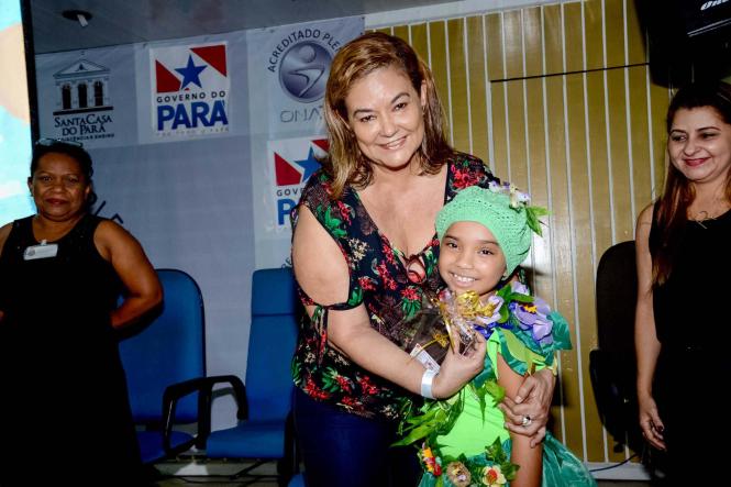A Secretaria de Estado de Educação (Seduc) por meio da Fundação Santa Casa de Misericórdia do Pará (FSCMPA) realizou nesta quarta-feira (27) a apresentação do plano pedagógico da Classe Hospitalar e Atendimento Domiciliar (CHAD/PA) conduzido pela equipe de professores da Seduc, para fortalecer o vínculo entre a saúde e a educação. O evento ocorreu no auditório da Santa Casa, e contou a presença de alunos, professores e representantes da Seduc.
Na foto coordenadora do Espaço Acolher, Denise Motascrição
FOTO: RAI PONTES
DATA: 27.02.2019
BELÉM - PA <div class='credito_fotos'>Foto: Rai Pontes/Ascom Seduc   |   <a href='/midias/2019/originais/4c85c26e-7776-4624-a512-87269bc84d98.jpg' download><i class='fa-solid fa-download'></i> Download</a></div>