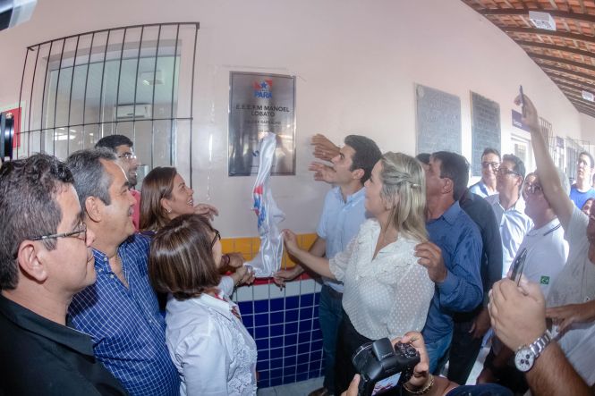 Na manhã desta sexta-feira (17), o governador do Estado, Helder Barbalho, reinaugurou a Escola Estadual de Ensino Fundamental e Médio Manoel Lobato, em Primavera, região bragantina. A unidade de ensino foi reformada e ampliada com recursos de mais de R$ 1.700 milhão, que foram financiados pelo Banco Interamericano de Desenvolvimento (Bid).

FOTO: MARCO SANTOS / AGÊNCIA PARÁ
DATA: 17.05.2019
PRIMAVERA - PARÁ <div class='credito_fotos'>Foto: Marco Santos / Ag. Pará   |   <a href='/midias/2019/originais/4cdcc7fe-298e-4b1f-bf23-4ae3e7fc0f55.jpg' download><i class='fa-solid fa-download'></i> Download</a></div>