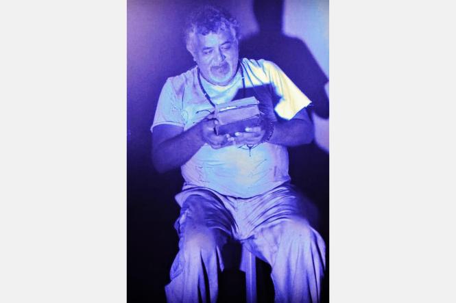 "Durante a vida toda eu tentei encontrar meu outro lado do sapato. E no final, descobri que não preciso do outro lado, porque tenho os pés livres". A frase inicia o espetáculo solo MUKT PAIER, que na língua indiana significa pés livres, que será apresentado hoje (28), às 19h, no Teatro Gosômetro, dentro da 1ª Mostra de Teatro "Nilza Maria", promovida pelo Governo do Pará, por meio da Secretaria de Estado de Cultura (Secult).

FOTO: ASCOM / SECULT
DATA: 28.03.2019
BELÉM - PA <div class='credito_fotos'>Foto: ASCOM / SECULT   |   <a href='/midias/2019/originais/4cfd12fe-8943-40ce-8bd8-199d30ceaeba.jpg' download><i class='fa-solid fa-download'></i> Download</a></div>