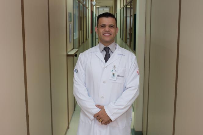 Crianças são as principais vítimas de pneumonia no período chuvoso.Neste período do ano, em que as chuvas predominam, cresce a incidência da pneumonia, estes índices preocupam os médicos que passam a receber cada vez mais pacientes com a doença no Hospital Regional Público do Marajó (HRPM), em Breves, no sudoeste marajoara.

BREVES - PARA
DATA: 23.01.2019
 <div class='credito_fotos'>Foto: Ascom HRPM   |   <a href='/midias/2019/originais/4d146680-c998-41e9-b1f6-5c8e68367728.jpg' download><i class='fa-solid fa-download'></i> Download</a></div>