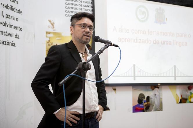 A China e o Brasil são países multiculturais que, juntos, podem prospectar possibilidades inéditas de pesquisa, ensino, cultura e extensão. A partir dessa ótica, o Instituto Confúcio, em parceria com a Universidade do Estado do Pará (Uepa), realizou a 3a edição da Competição de Proficiência em Língua e Cultura Chinesa nesta sexta-feira (12), no auditório da reitoria da instituição de ensino superior.

FOTO: NAILANA THIELY / ASCOM UEPA
DATA: 12.04.19
BELÉM - PARÁ <div class='credito_fotos'>Foto: Nailana Thiely / Ascom Uepa   |   <a href='/midias/2019/originais/4d177045-6791-40d6-8c7b-b28742443f0d.jpg' download><i class='fa-solid fa-download'></i> Download</a></div>