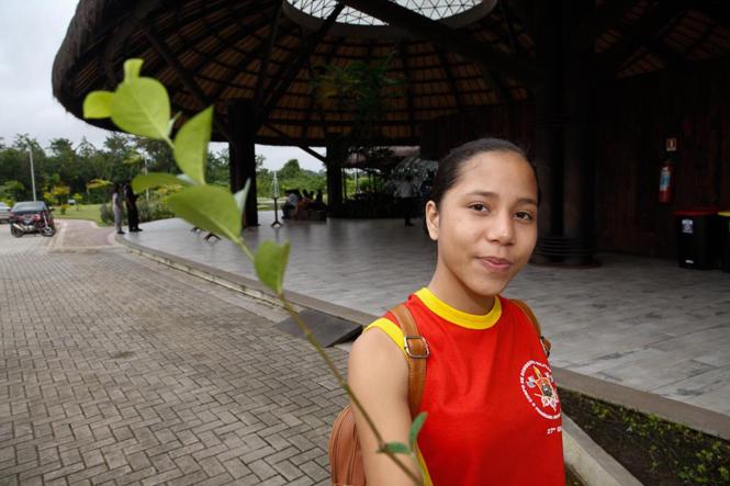 O Parque do Utinga recebeu na manhã desta segunda (25), a abertura da Semana da Festa Anual das Árvores, promovida pelo Instituto de Desenvolvimento Florestal e da Biodiversidade do Estado do Pará (Ideflor-Bio), com a presença de mais de 500 pessoas, entre parceiros e visitantes. Palestras, plantação de mudas e trilhas, sempre voltadas à educação e conscientização ambiental, fizeram parte da programação.  

FOTO: WAGNER SANTANA / AGÊNCIA PARÁ
DATA: 25.03.2019
BELÉM - PA <div class='credito_fotos'>Foto: Wagner Santana / Ag. Pará   |   <a href='/midias/2019/originais/4d371813-9d83-4861-b1f2-416f9f114cd2.jpg' download><i class='fa-solid fa-download'></i> Download</a></div>