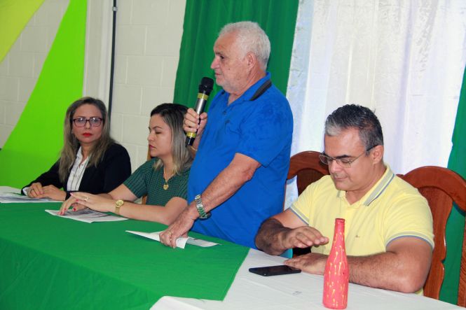 Mais de 80 profissionais de 15 municípios do interior do Estado estiveram reunidos, na última terça-feira (23), no auditório da Universidade Aberta de Bragança, no nordeste do Pará. O evento promoveu o diálogo sobre os desafios e as especificidades na execução do atendimento socioeducativo em meio aberto, de responsabilidade dos municípios. Trata-se do “Encontro Regional da Socioeducação” da Região do Rio Caeté, promovido pelo Governo do Estado, por meio da Fundação de Atendimento Socioeducativo do Pará (Fasepa).

FOTO: ASCOM / FASEPA
DATA: 24.04.2019
BELÉM - PARÁ <div class='credito_fotos'>Foto: ASCOM / FASEPA   |   <a href='/midias/2019/originais/4d6e6837-38b9-4a81-977e-72899756b5cf.jpg' download><i class='fa-solid fa-download'></i> Download</a></div>
