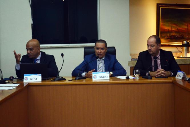 Para garantir a segurança e a tranquilidade dos torcedores do Remo e Paysandu, que jogam pelo Campeonato Paraense de Futebol (Parazão) no próximo domingo (17), foi estabelecido um esquema de ações em reunião nesta quarta-feira (13). As estratégias foram definidas entre a Secretaria de Estado de Segurança Pública e Defesa Social do Pará (Segup), órgãos da segurança estadual, municipal e Ministério Público do Estado (MPE).

FOTO: ELIELSON MODESTO / ASCOM SEGUP
DATA: 13.02.2019
BELÉM - PARÁ <div class='credito_fotos'>Foto: Elielson Modesto / Ascom Segup   |   <a href='/midias/2019/originais/4d7f0cbc-ab66-4deb-a769-7bde0b228aa9.jpg' download><i class='fa-solid fa-download'></i> Download</a></div>