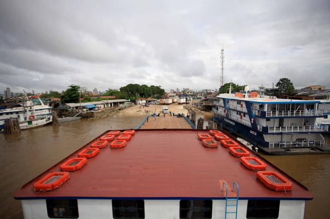 O decreto publicado na última sexta (1º), que renuncia o Imposto sobre Circulação de Mercadorias e Serviços (ICMS) nas passagens de balsa da travessia Belém- Arapari- Belém, vem beneficiando muitos condutores de veículos que utilizam o transporte. A medida diminui o valor do serviço em até R$ 7,45 para os usuários de carros pequenos e médios, de motocicletas e de utilitários grandes.

FOTO: MAYCON NUNES / AG. PARÁ
DATA: 05.01.2019
BELÉM - PARÁ <div class='credito_fotos'>Foto: Maycon Nunes / Ag. Pará   |   <a href='/midias/2019/originais/4dcaf089-03bf-4dc7-aeb3-a33203c7a0c4.jpg' download><i class='fa-solid fa-download'></i> Download</a></div>