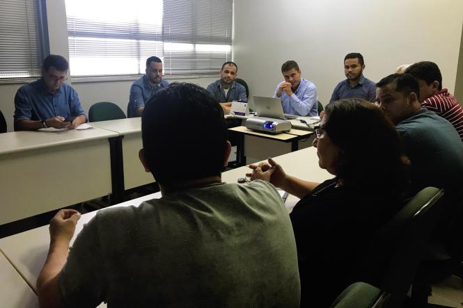 O esquema para a elaboração do Plano de Desenvolvimento da Aquicultura e Pesca do Pará começou a ser traçado nesta sexta-feira (12), em reunião conduzida pelo engenheiro de pesca Felipe Matias, especialista em aquicultura e consultor da área na Secretaria de Desenvolvimento Agropecuário e da Pesca (Sedap). 

FOTO:  Mateus Costa - Ascom Sedap
DATA: 12.04.2019
BELÉM - PARÁ <div class='credito_fotos'>Foto: Mateus Costa / ascom sedap   |   <a href='/midias/2019/originais/4e214b00-e302-4d6e-b5c2-4f4f813cde35.jpg' download><i class='fa-solid fa-download'></i> Download</a></div>