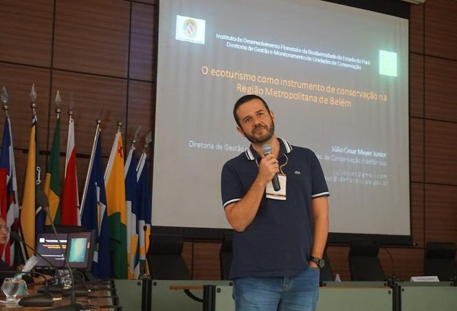 Profissionais que trabalham com o turismo de base comunitária, representantes de instituições da administração pública e de empresas privadas, de Organizações Não-Governamentais (ONGs), de comunidades ribeirinhas, além de pesquisadores de todas as regiões do Estado participam, até o próximo sábado (4), do II Fórum de Gestão do Turismo de Base Comunitária do Pará. 

FOTO: ASCOM / IDEFLOR-BIO
DATA: 03.05.2019
BELÉM - PARÁ
 <div class='credito_fotos'>Foto: Ascom Ideflor-Bio   |   <a href='/midias/2019/originais/4f430624-2272-406d-93a6-a8670c0e4cc2.jpg' download><i class='fa-solid fa-download'></i> Download</a></div>