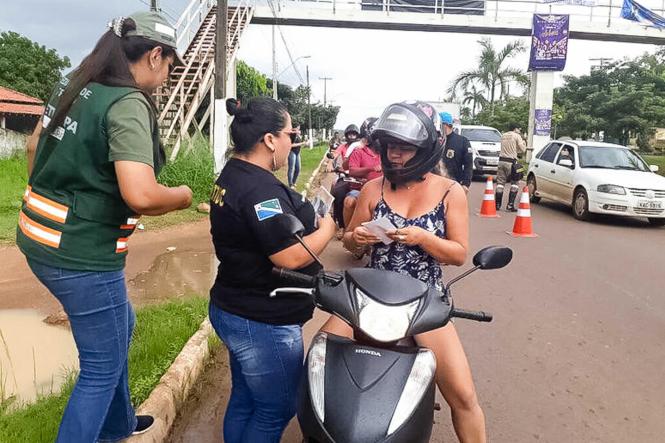 Contrariando os que ainda pensam que mulher não sabe dirigir, dados apontam que elas são muito mais cuidadosas no trânsito e estão, cada vez mais, assumindo o volante. Dados do Departamento de Trânsito do Estado (Detran/PA) dão conta que, até o final do ano passado, 17. 741 mulheres possuem habilitação em todo o Pará. Em 2019, 1.573 mulheres já se habilitaram a dirigir.

FOTO: ASCOM / DETRAN - PA
DATA: 07.03.2019
BELÉM - PA <div class='credito_fotos'>Foto: ASCOM / DETRAN   |   <a href='/midias/2019/originais/4f6dbeb5-56c4-40ba-b733-a4a25122f207.jpg' download><i class='fa-solid fa-download'></i> Download</a></div>