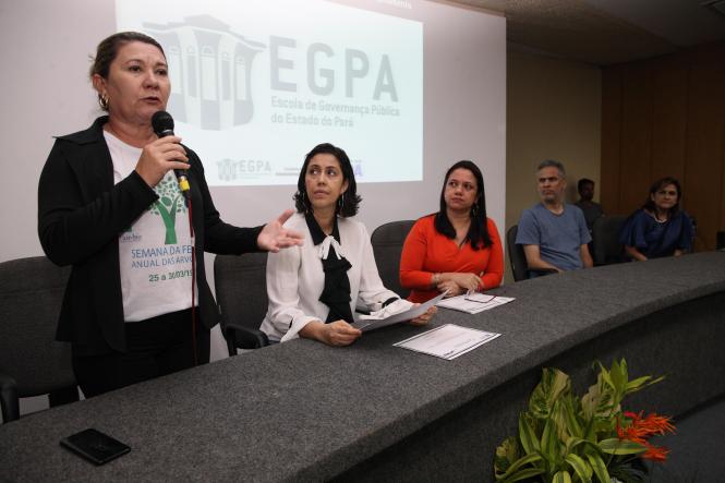 A Escola de Governança do Pará (EGPA) certificou, nesta sexta-feira (29), 114 servidores públicos municipais e estaduais pela participação em três cursos ofertados pelo órgão no período de 25 a 29 de março. A entrega dos documentos de conclusão da qualificação foi feita em cerimônia realizada na sede do órgão, em Belém.

FOTO: WAGNER SANTANA / AGÊNCIA PARÁ
DATA: 29.03.2019
BELÉM - PA <div class='credito_fotos'>Foto: Wagner Santana / Ag. Pará   |   <a href='/midias/2019/originais/5067eee3-8bc8-49ad-86b5-64a1222fb9f3.jpg' download><i class='fa-solid fa-download'></i> Download</a></div>