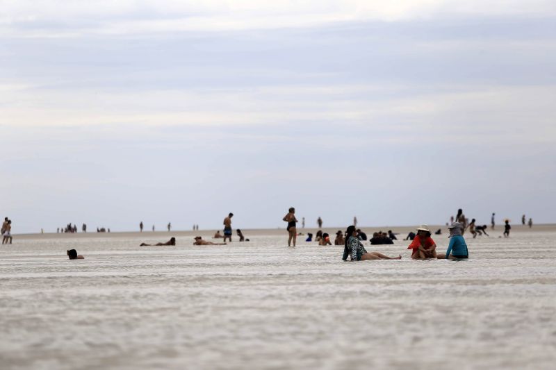 No quarto final de semana da Operação Verão com Segurança, a Polícia Militar deu ênfase às ações de policiamento na cidade de Salinópolis, nordeste do Pará, para combater ações criminosas e garantir paz e tranquilidade para os turistas e moradores do município, um dos mais frequentados durante as férias escolares de julho. <div class='credito_fotos'>Foto: JADER PAES / AG. PARÁ   |   <a href='/midias/2019/originais/5198_20190720142422__mg_2630.jpg' download><i class='fa-solid fa-download'></i> Download</a></div>