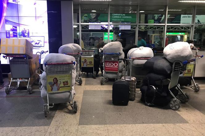 Seis mil peças de roupas, sem documentação fiscal, foram apreendeidas no terminal de passageiros do Aeroporto Val de Cães, em Belém. A apreensão, realizada pela a Secretaria de Estado da Fazenda (Sefa), encontrou 59 fardos de mercadorias com valor estimado em R$ 90 mil reais.

FOTO: ASCOM / SEFA
DATA: 13.03.2019
BELÉM - PARÁ <div class='credito_fotos'>Foto: ASCOM / SEFA   |   <a href='/midias/2019/originais/519c5771-8183-4eed-ac69-42bfaf622c43.jpg' download><i class='fa-solid fa-download'></i> Download</a></div>