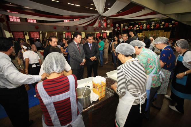 A comunidade nipo-brasileira do Pará comemorou a entrada de 2019 no auditório da Associação Pan-Amazônia Nipo-Brasileira, no domingo (6), em Belém. O evento deu início às homenagens aos 90 anos da imigração japonesa na Amazônia e contou com a presença do Governo do Estado. O chefe de gabinete, Luiziel Guedes, esteve representando o governador Helder Barbalho.

FOTO: CARLOS SODRÉ / AG. PARÁ
DATA: 06.01.2019
BELÉM - PARÁ <div class='credito_fotos'>Foto: CARLOS SODRÉ / AG. PARÁ    |   <a href='/midias/2019/originais/51c48577-4943-4776-a22a-de9c05a73aac.jpg' download><i class='fa-solid fa-download'></i> Download</a></div>