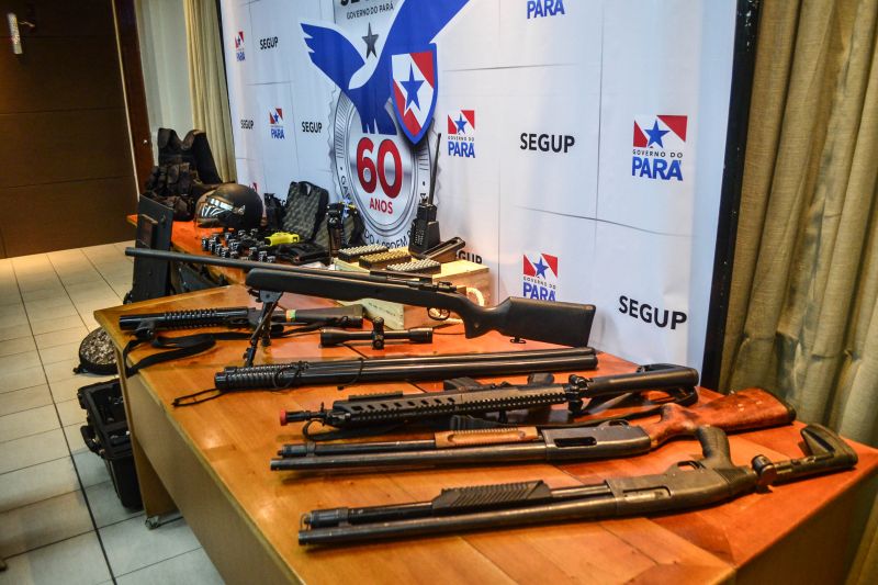 A Secretaria de Estado de Segurança Pública e Defesa Social do Pará (Segup) apresentou, nesta segunda-feira (22), em coletiva à imprensa, os equipamentos de segurança recebidos do Governo Federal que fazem parte do chamado extra-legado Olímpico, materiais que foram utilizados na Olimpíada do Rio 2016.

FOTO: SEGUP / Elielson Modesto
DATA: 22.07.2019
BELÉM - PARÁ <div class='credito_fotos'>Foto: Elielson Modesto / Ascom Segup   |   <a href='/midias/2019/originais/5202_segup-elielsonmodesto3.jpg' download><i class='fa-solid fa-download'></i> Download</a></div>