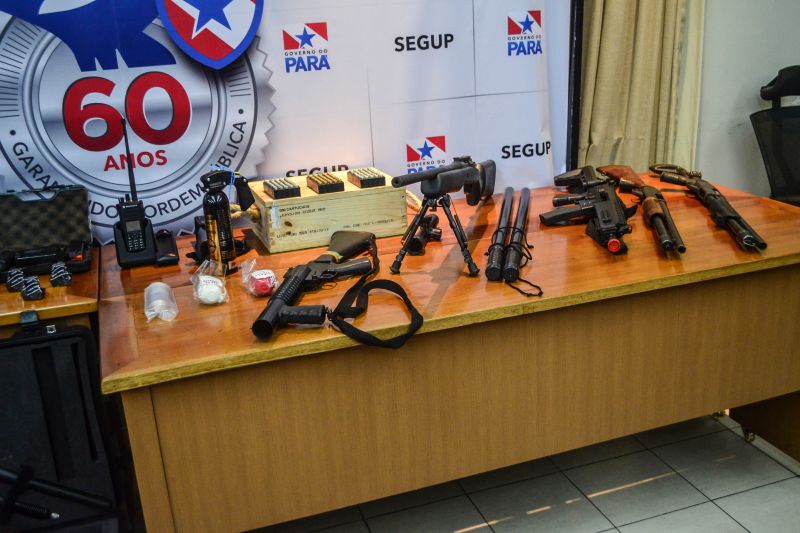 A Secretaria de Estado de Segurança Pública e Defesa Social do Pará (Segup) apresentou, nesta segunda-feira (22), em coletiva à imprensa, os equipamentos de segurança recebidos do Governo Federal que fazem parte do chamado extra-legado Olímpico, materiais que foram utilizados na Olimpíada do Rio 2016.

FOTO: SEGUP / Elielson Modesto
DATA: 22.07.2019
BELÉM - PARÁ <div class='credito_fotos'>Foto: Elielson Modesto / Ascom Segup   |   <a href='/midias/2019/originais/5202_segup-elielsonmodesto4.jpg' download><i class='fa-solid fa-download'></i> Download</a></div>