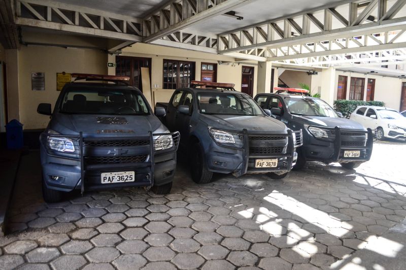 A Secretaria de Estado de Segurança Pública e Defesa Social do Pará (Segup) apresentou, nesta segunda-feira (22), em coletiva à imprensa, os equipamentos de segurança recebidos do Governo Federal que fazem parte do chamado extra-legado Olímpico, materiais que foram utilizados na Olimpíada do Rio 2016.

FOTO: SEGUP / Elielson Modesto
DATA: 22.07.2019
BELÉM - PARÁ <div class='credito_fotos'>Foto: Elielson Modesto / Ascom Segup   |   <a href='/midias/2019/originais/5202_segup-elielsonmodesto8.jpg' download><i class='fa-solid fa-download'></i> Download</a></div>