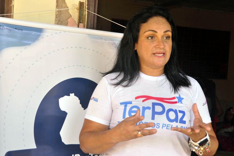 a odontóloga Alessandra Amaral <div class='credito_fotos'>Foto: José Pantoja / Ascom Sespa   |   <a href='/midias/2019/originais/5203_aodontologaalessandraamaral.jpg' download><i class='fa-solid fa-download'></i> Download</a></div>