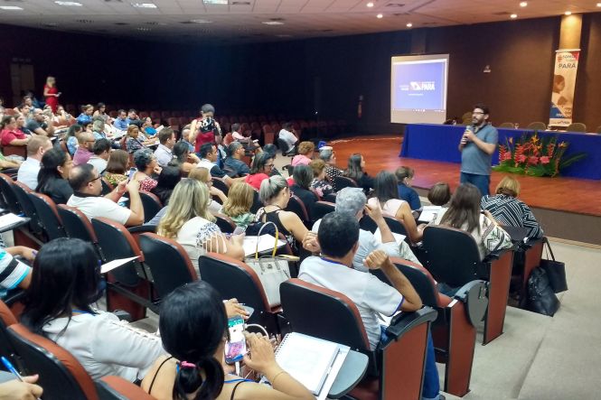 Mais de 200 educadores da mesorregião sudeste do Pará participaram do primeiro dia I Encontro Regional de Educação. O evento acontece no Centro de Convenções de Marabá. Com o tema "os desafios da educação paraense e a garantia do direito de aprender"

FOTO : ASCOM / SEDUC
DATA: 03.05.2019
BELÉM - PARÁ <div class='credito_fotos'>Foto: ASCOM SEDUC   |   <a href='/midias/2019/originais/52044ad3-df71-441f-abe0-0f122a663d37.jpg' download><i class='fa-solid fa-download'></i> Download</a></div>