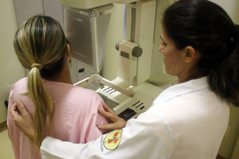  <div class='credito_fotos'>Foto: ASCOM / HGT   |   <a href='/midias/2019/originais/5204_mamografiaa.jpg' download><i class='fa-solid fa-download'></i> Download</a></div>