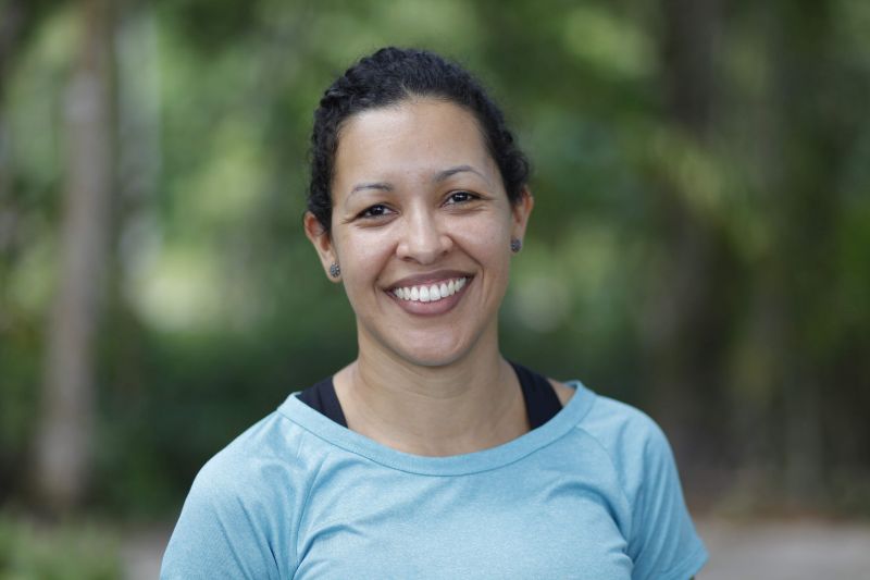 O painel na entrada do Centro de Acolhimento do Parque Estadual do Utinga (PEUt) já chamava a atenção do público visitante por conter informações e imagens de 10 Unidades de Conservação estaduais, que resguardam belezas naturais e a rica biodiversidade da fauna e flora do Estado do Pará. Uma forma de despertar a curiosidade e o interesse de conhecer as áreas protegidas. E, mais que isso, demonstra a importância de estar conectado com a natureza para proteger os ecossistemas. Esse é o principal objetivo da campanha nacional Um Dia no Parque, promovida no último domingo (21), em todo o País.
Na foto A advogada Clarissa Pires da Silva. <div class='credito_fotos'>Foto: Maycon Nunes / Ag. Pará   |   <a href='/midias/2019/originais/5210__mg_7431.jpg' download><i class='fa-solid fa-download'></i> Download</a></div>