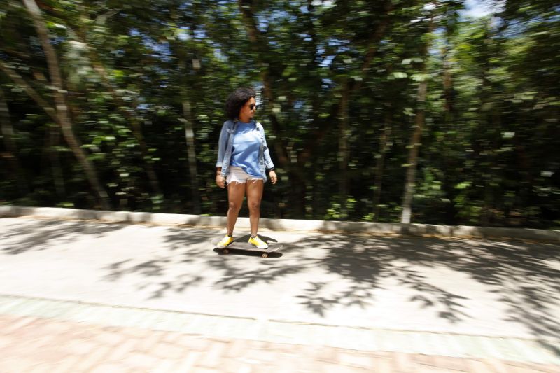 O painel na entrada do Centro de Acolhimento do Parque Estadual do Utinga (PEUt) já chamava a atenção do público visitante por conter informações e imagens de 10 Unidades de Conservação estaduais, que resguardam belezas naturais e a rica biodiversidade da fauna e flora do Estado do Pará. Uma forma de despertar a curiosidade e o interesse de conhecer as áreas protegidas. E, mais que isso, demonstra a importância de estar conectado com a natureza para proteger os ecossistemas. Esse é o principal objetivo da campanha nacional Um Dia no Parque, promovida no último domingo (21), em todo o País. <div class='credito_fotos'>Foto: Maycon Nunes / Ag. Pará   |   <a href='/midias/2019/originais/5210__mg_7678.jpg' download><i class='fa-solid fa-download'></i> Download</a></div>
