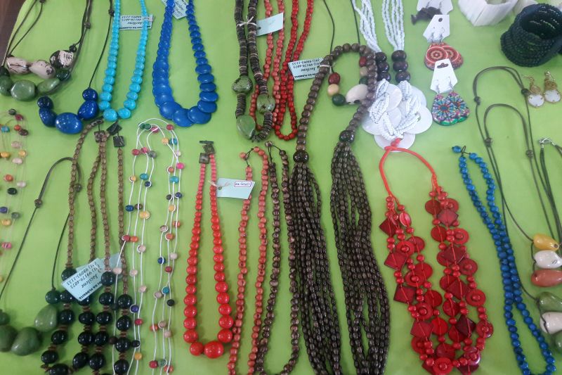 A Empresa de Assistência Técnica e Extensão Rural do Estado do Pará (Emater) realizou nesta manhã, no escritório central de Marituba, uma feira para homenagear o dia da agricultura familiar, comemorado hoje, 25 de julho. O evento contou com a presença de agricultores rurais dos municípios de Ananindeua, Marituba, Santa Bárbara, Benevides e castanhal.  <div class='credito_fotos'>Foto: ASCOM / EMATER   |   <a href='/midias/2019/originais/5215_feiraaaa.jpg' download><i class='fa-solid fa-download'></i> Download</a></div>