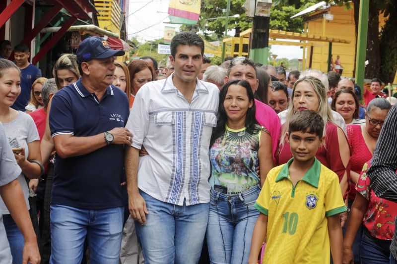 Governador Helder Barbalho visita o Município de Afuá.

FOTOS: MARCO SANTOS / AGÊNCIA PARÁ
DATA: 26.07.2019
AFUÁ - PARÁ <div class='credito_fotos'>Foto: Marco Santos / Ag. Pará   |   <a href='/midias/2019/originais/5220__s014109.jpg' download><i class='fa-solid fa-download'></i> Download</a></div>